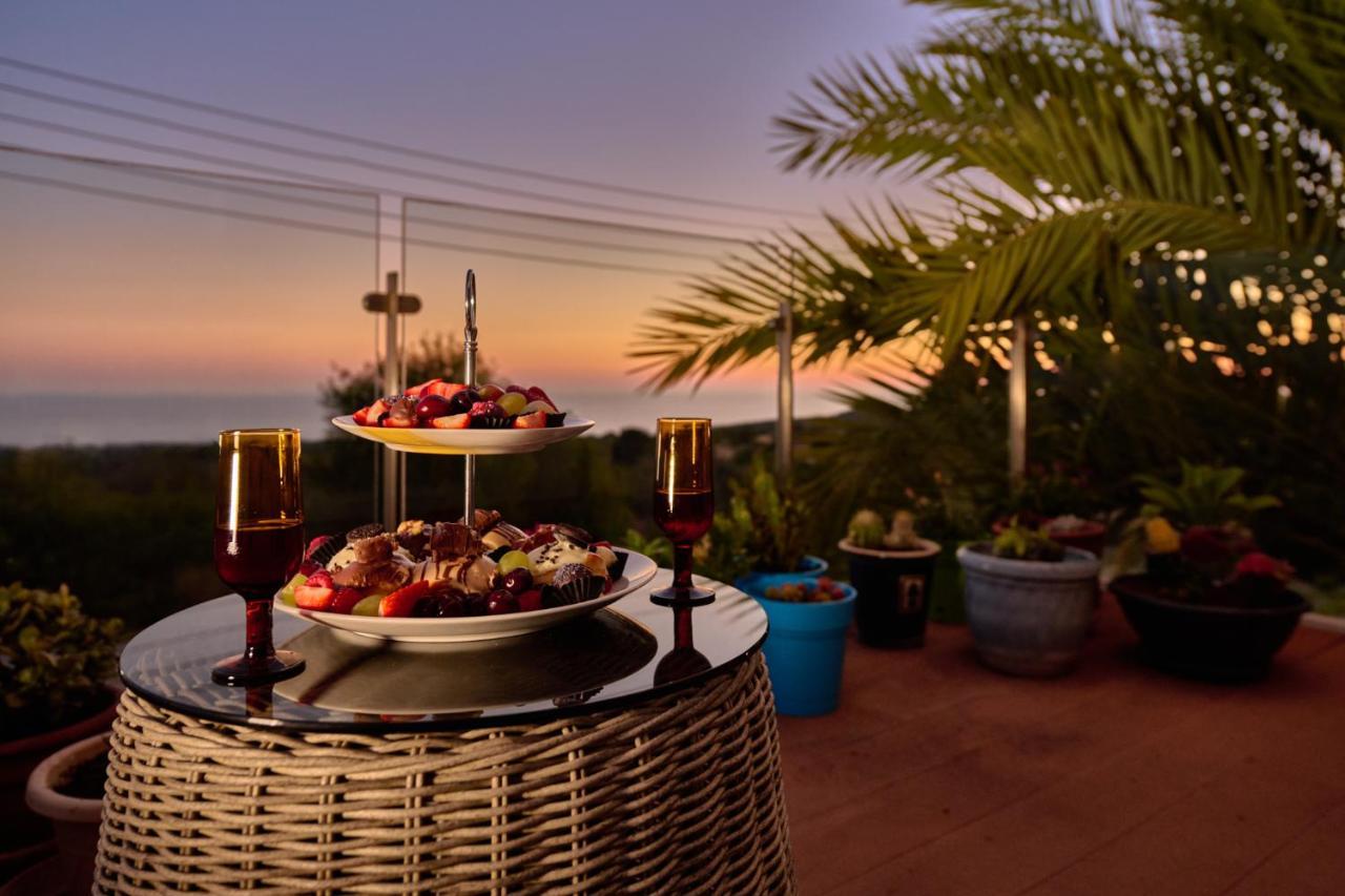 Villanelle Bed & Breakfast Welcomes Dog Lovers Only Tala Dış mekan fotoğraf
